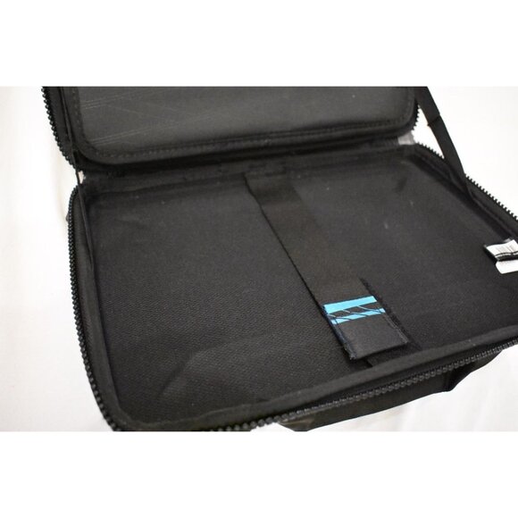 Thulke Gauntlet MacBook Pro Attache Case Black - Picture 5 of 10